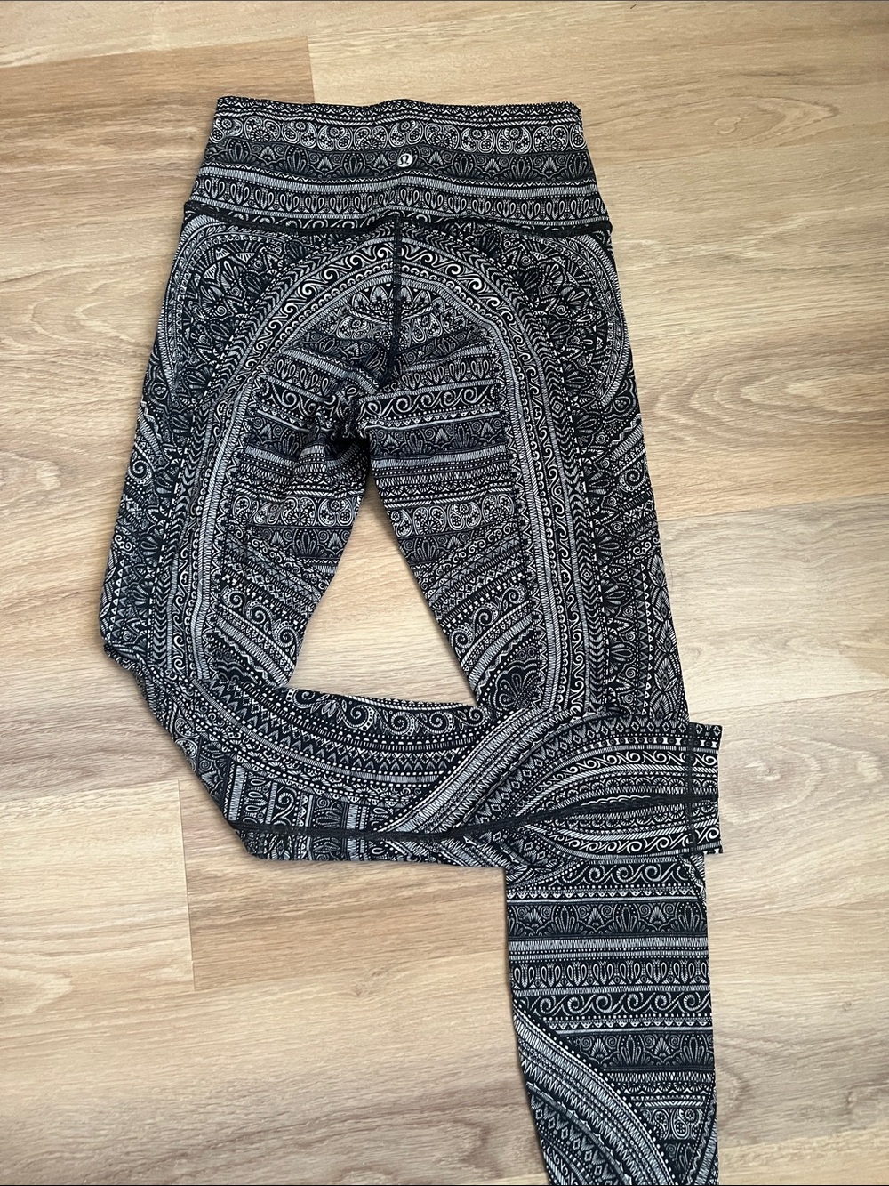 Lululemon Patterned Leggings - Picture 6 of 7